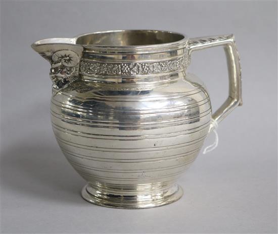 An Edwardian silver jug by Edward Barnard & Sons Ltd, 10.5cm.